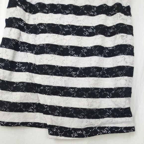 Lane Bryant Asymmetrical Striped Lace Back Zip Skirt 20 - Picture 2 of 5